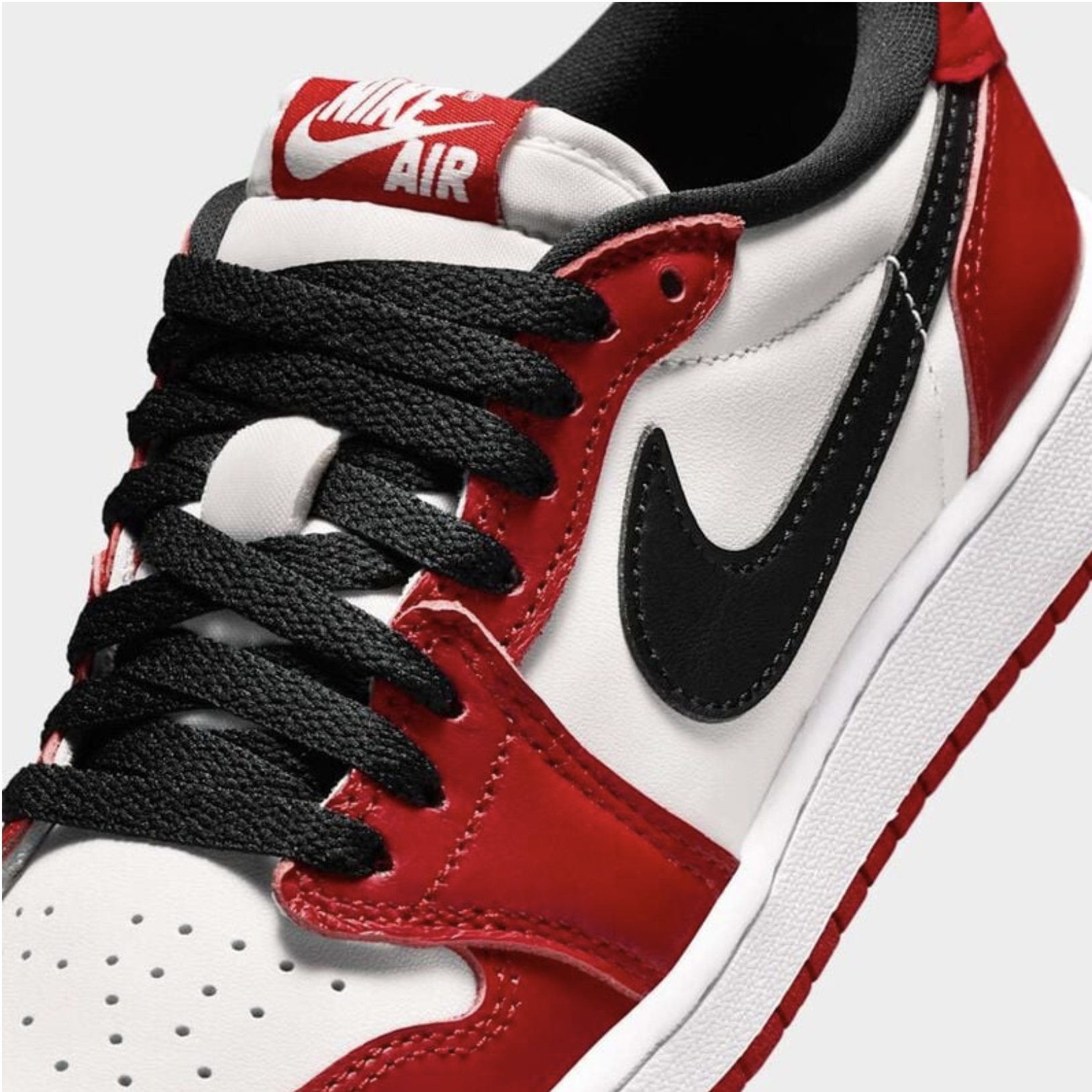 Air Jordan 1 Retro Low OG "Chicago"